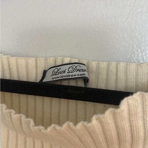 Cream Ribbed Off-Shoulder Crop Top - Picture 6 of 7